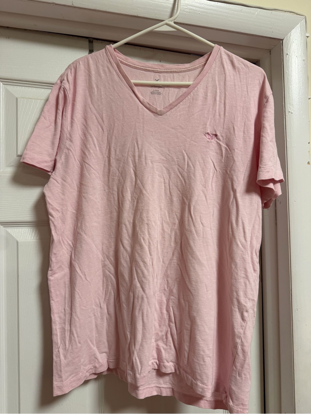American Eagle AE Men's Pink V-Neck T-Shirt Large 100% Cotton